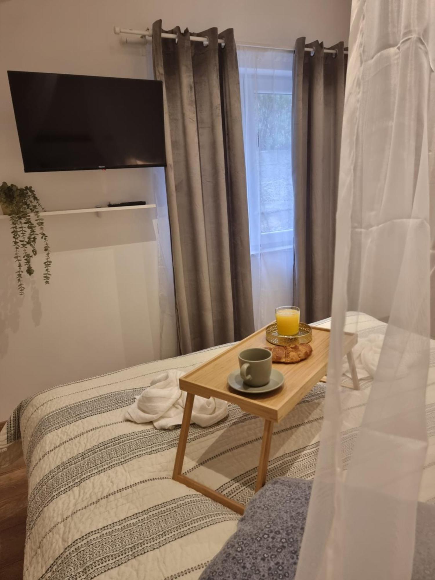 Apartment Niko Сень Екстер'єр фото